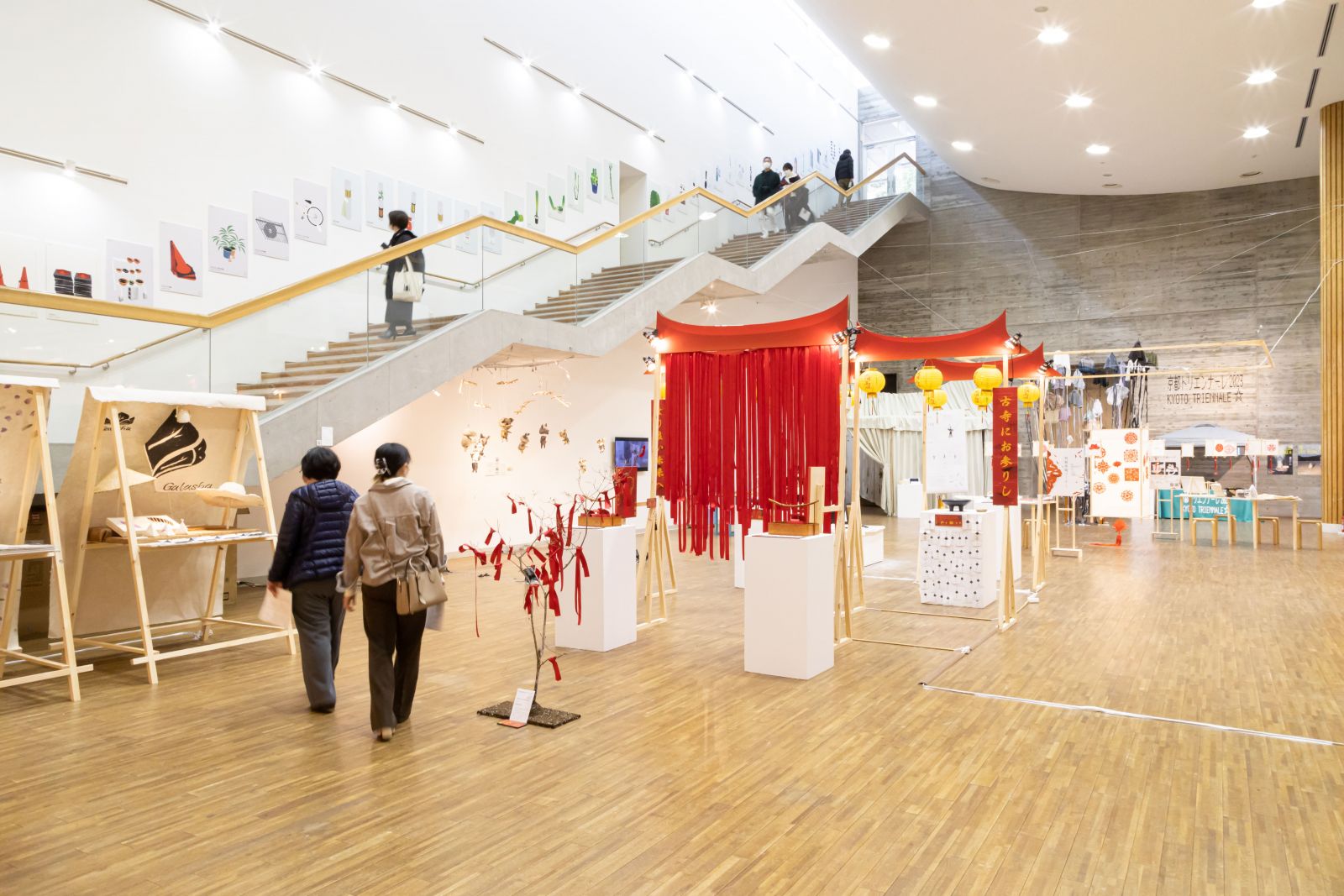 キャンパスを美術館に見立て約900点もの作品を展示。 ― 2022年度 京都芸術大学卒業展・大学院修了展 | 瓜生通信