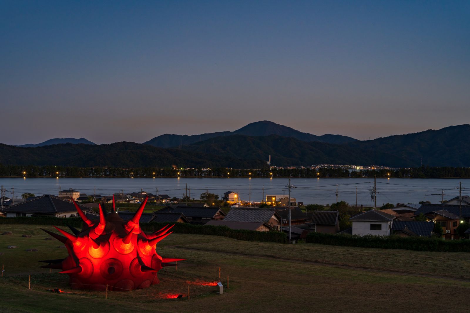 ヤノベケンジの龍がつくる新たな伝説と福知山の光のネットワーク