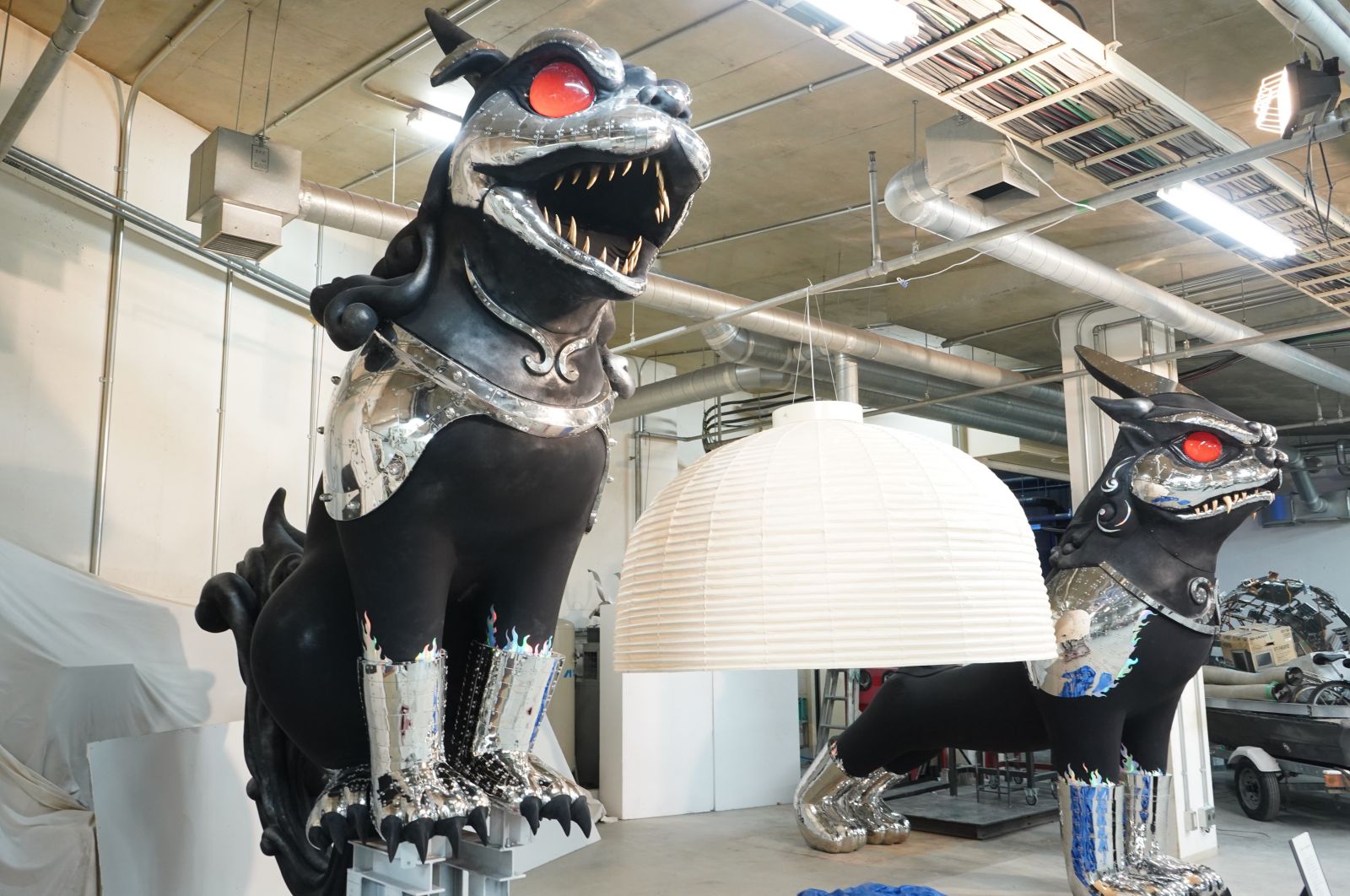 延暦寺に巨大狛犬と大提灯－カルチャーイベント「照隅祭」で奉納展示