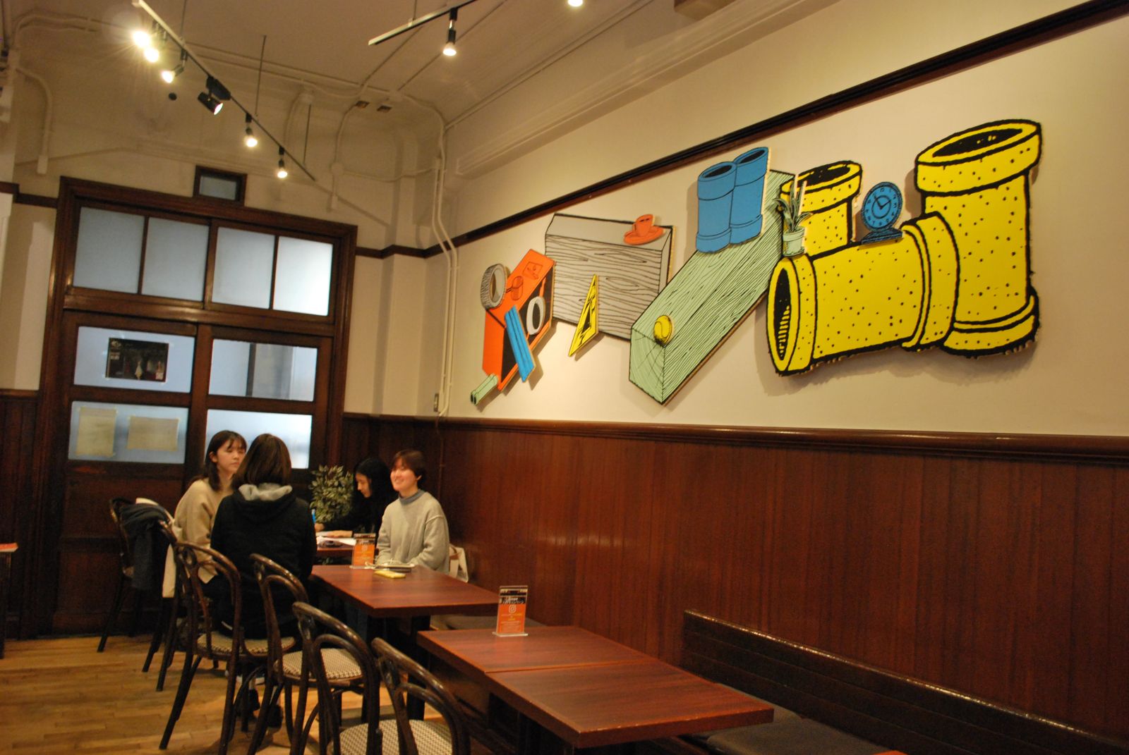 レトロと現代アートが共存するカフェ 京都 前田珈琲明倫店－文芸表現