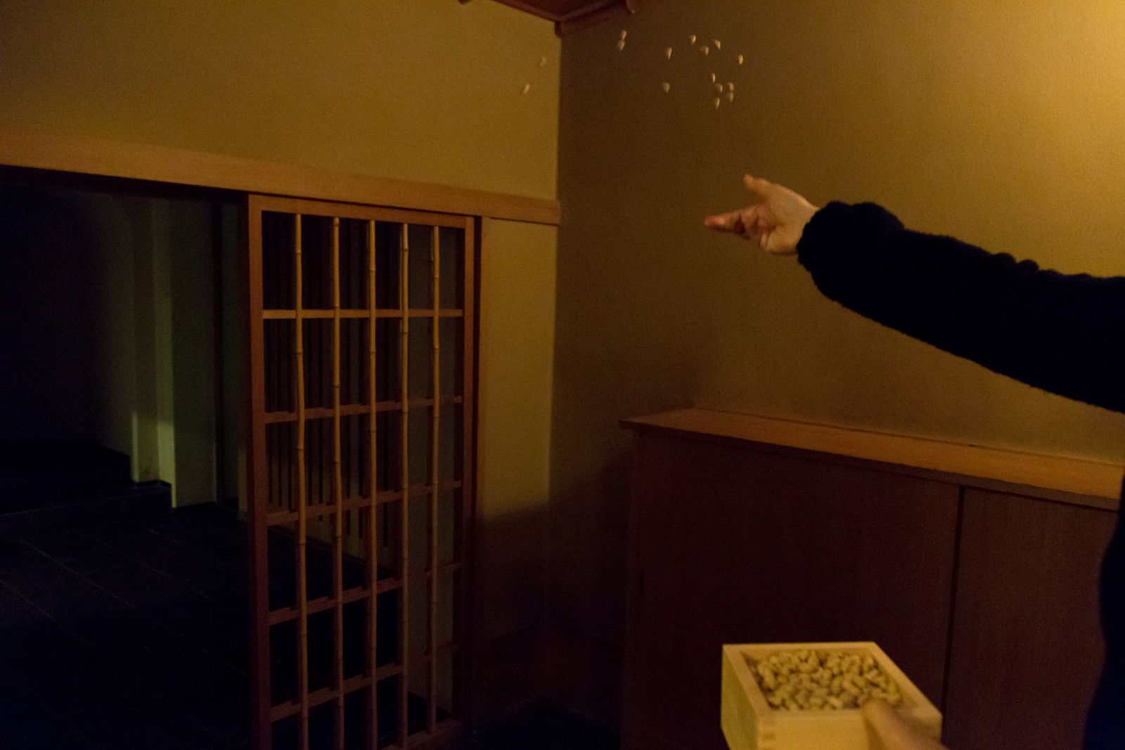 壬生寺（みぶでら）厄除け節分会と壬生狂言—薯蕷饅頭 福枡 末富