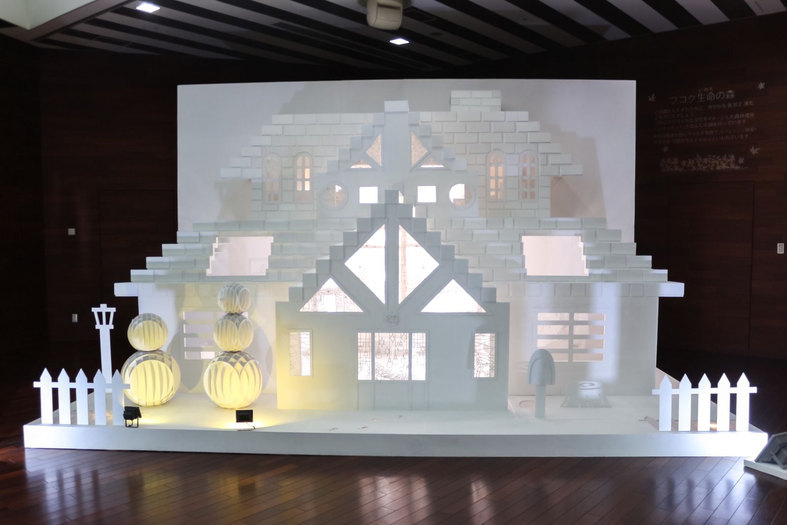 冬の立体作品「white gift」が完成！―フコクアトリウム空間