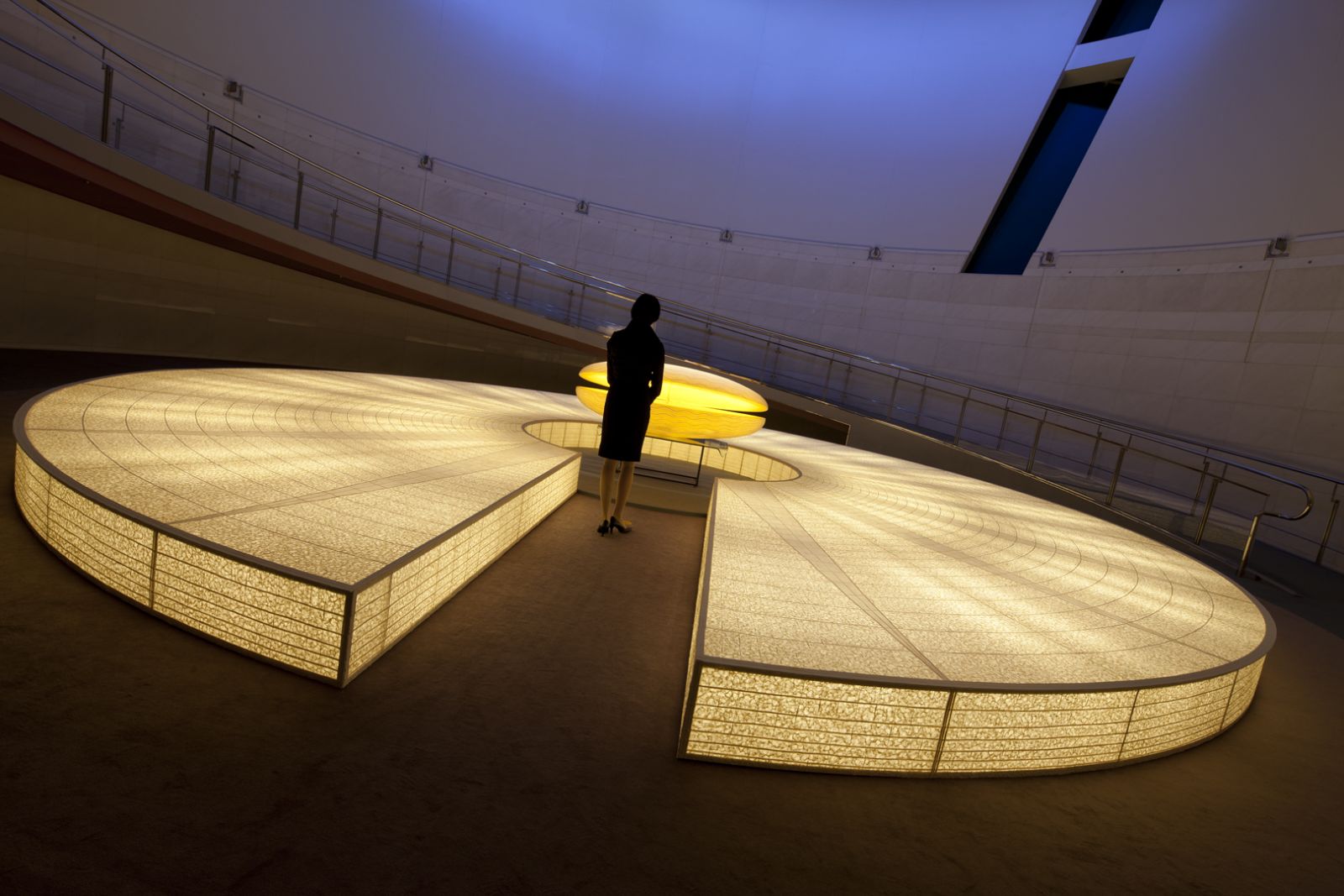 フランス・パリ「SHIP'S CAT展」― ヤノベケンジ教授・和紙作家